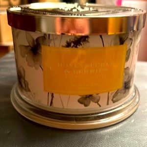 Honeysuckle and Berries 4-wick candle